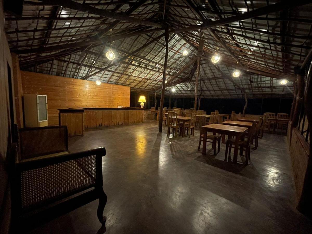Hotel Lake Park Polonnâruvâ Extérieur photo